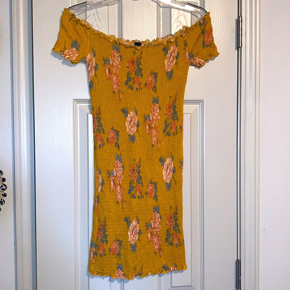 Stretchy off the shoulder summer dress, size M